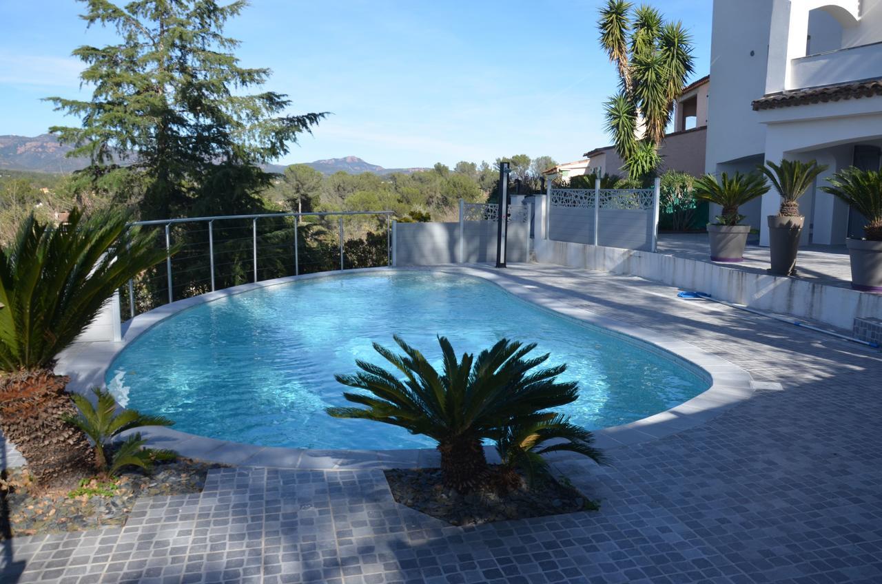 Belle Maison Avec Piscine Dans Les Hauteurs A Saint Raphael Zewnętrze zdjęcie